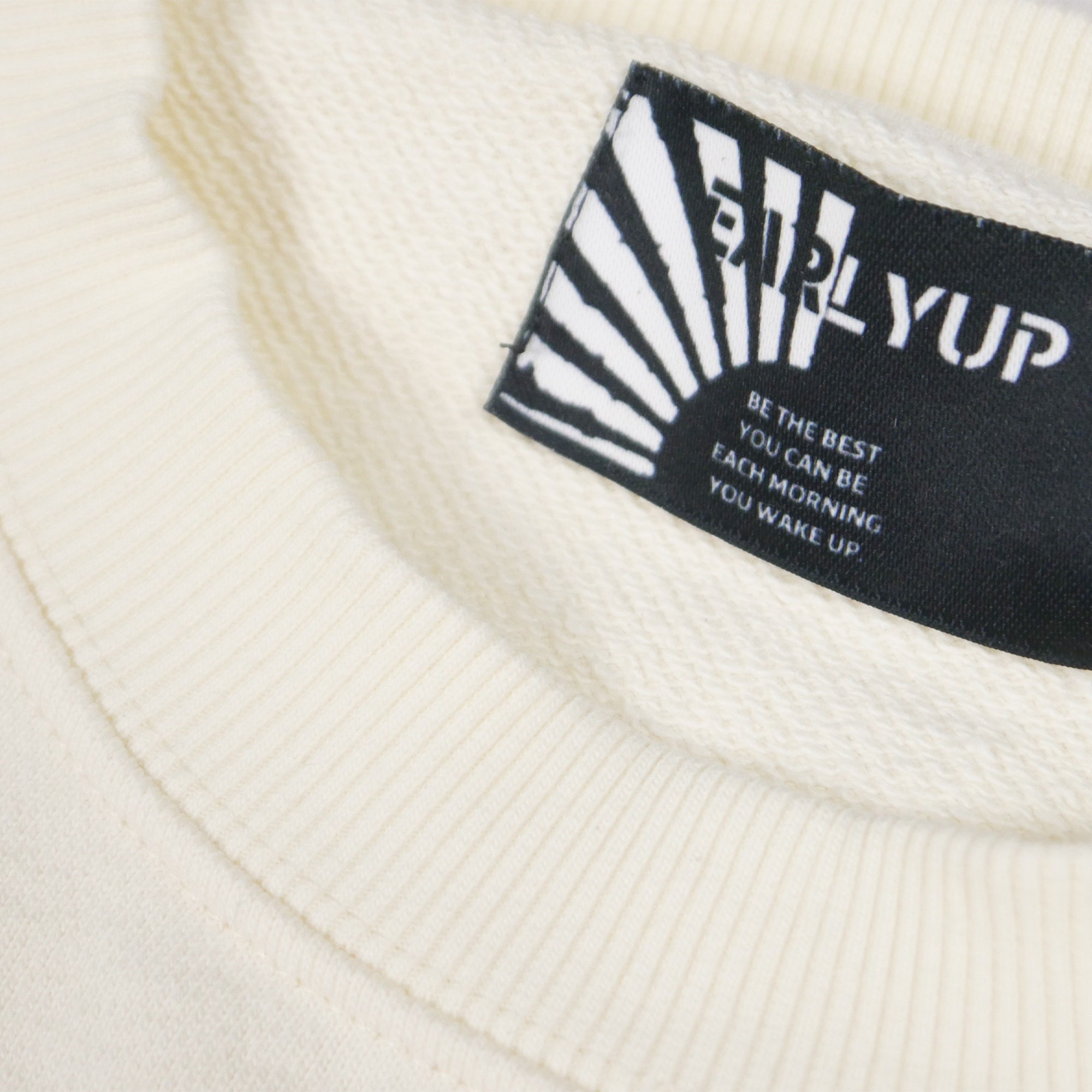Kragennahe Nahaufnahme eines EARLYUP Labels